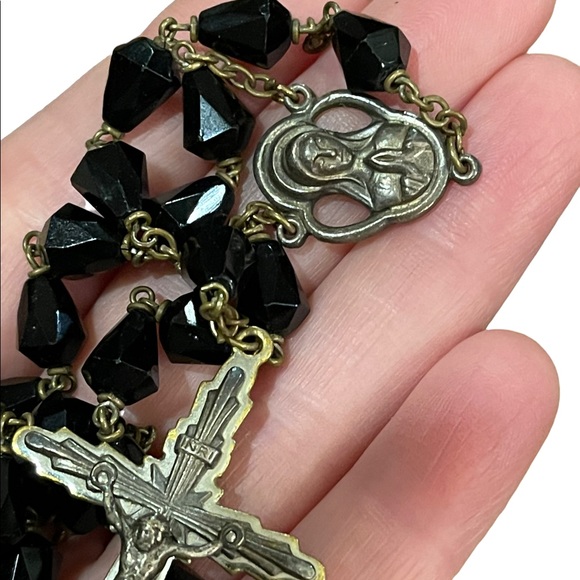 Vintage black crystal glass Catholic Rosary Jesus Religious - Picture 4 of 4